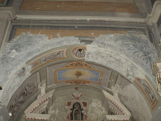 Vue d'ensemble du décor peint ornant la voûte de la chapelle.