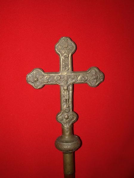 Croix de procession : Christ en croix