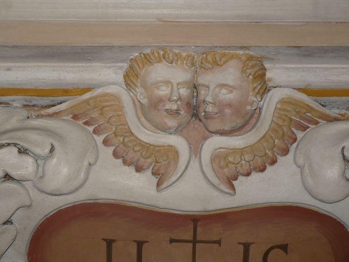 Chérubins ornant l'autel.