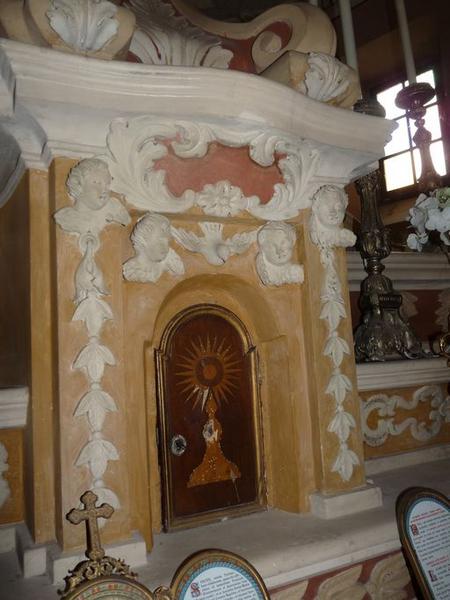 Vue d'ensemble de trois quarts droit.