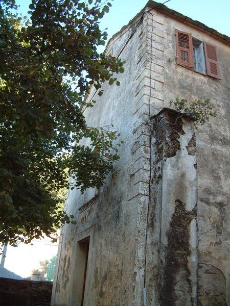 Vue d'ensemble du contrefort aménagé sur la façade sud-est.