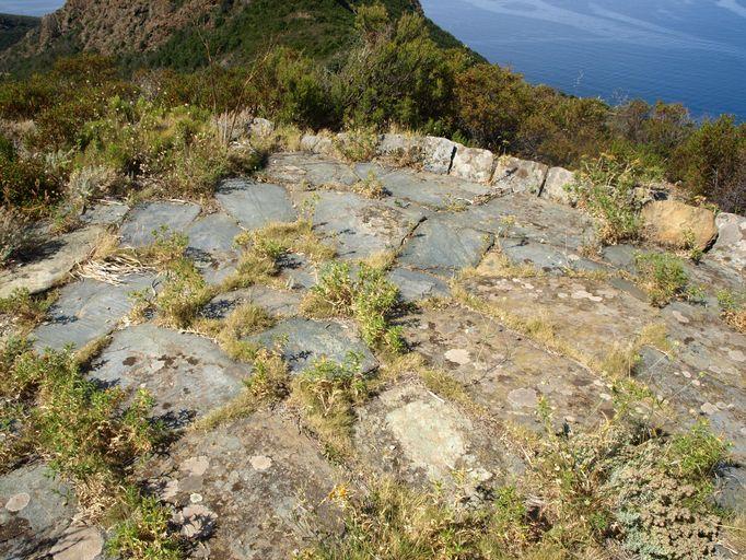 Vue partielle du mur de soutènement.