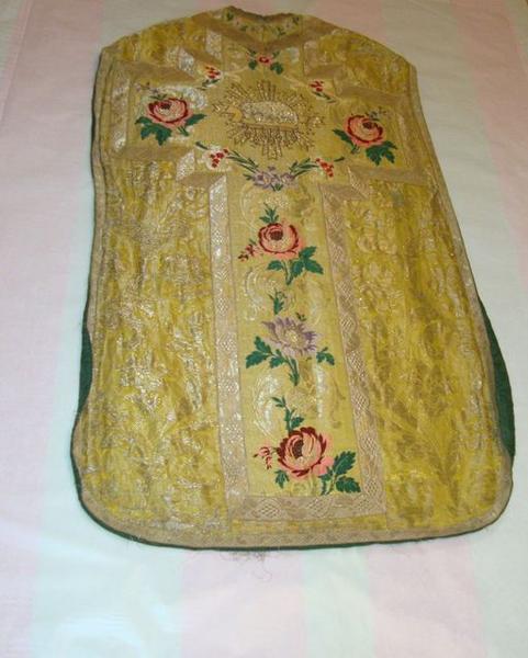 Voile de calice, chasuble, étole, manipule (ornement doré)