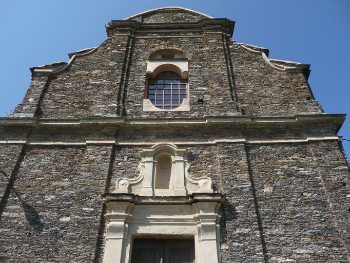 Partie supérieure de l'élévation antérieure.