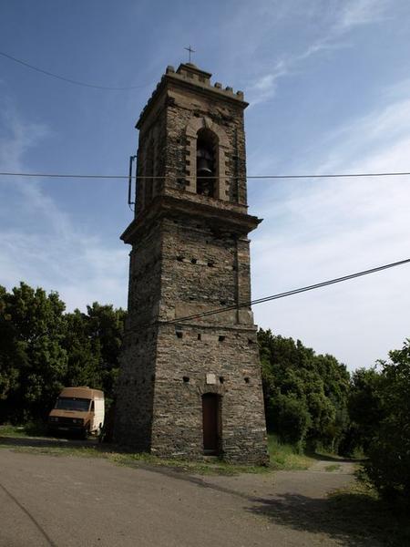 Vue d'ensemble de la tour-clocher.