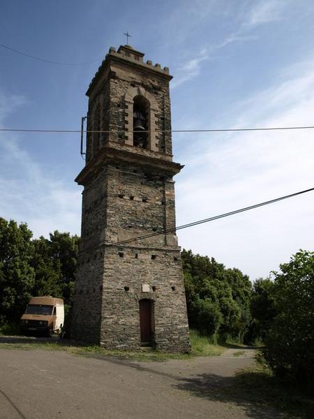 Vue d'ensemble de la tour-clocher.