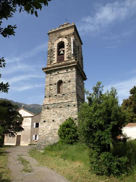 Vue d'ensemble de la tour-clocher.
