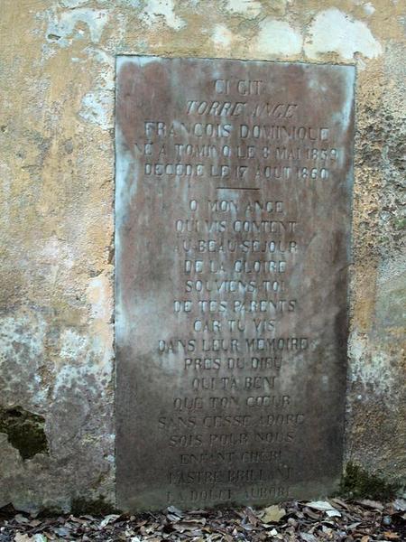 Vue d'ensemble de la plaque funéraire de Torre Ange Simon Dominique.