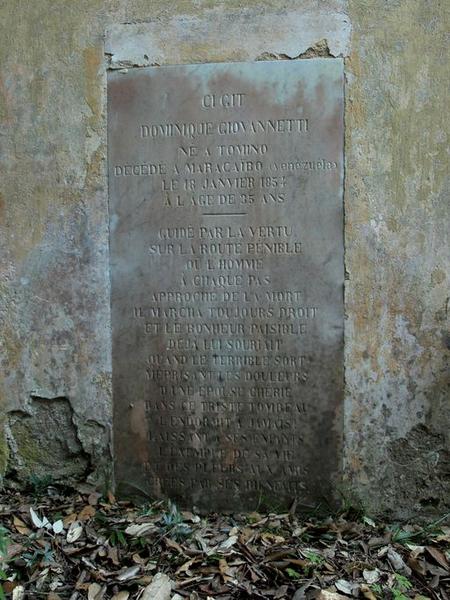 Vue d'ensemble de la plaque funéraire de Dominique Giovannetti.