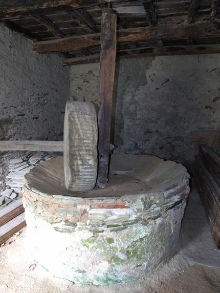 Vue d'ensemble du moulin à huile à manège.
