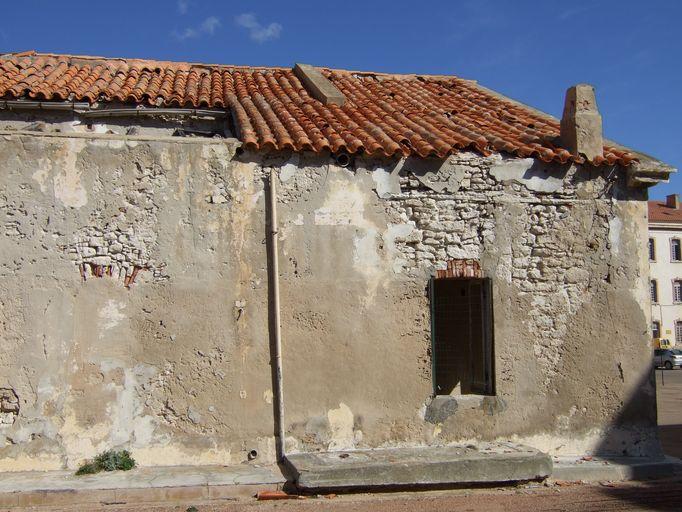 Vue partielle de l'élévation latérale gauche.