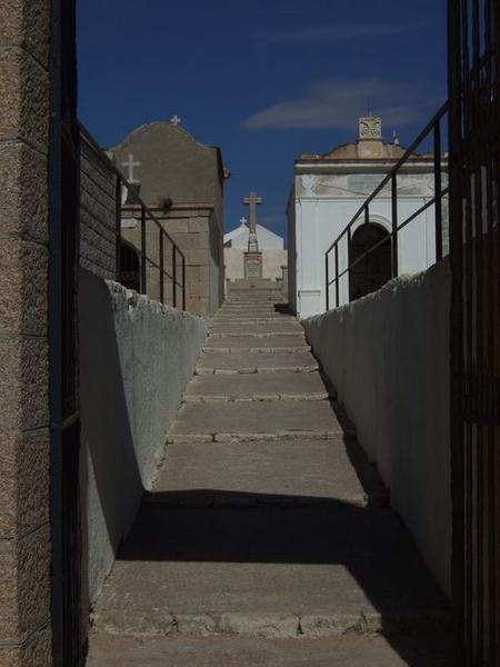 Vue d'ensemble de l'entrée, côté Ouest.