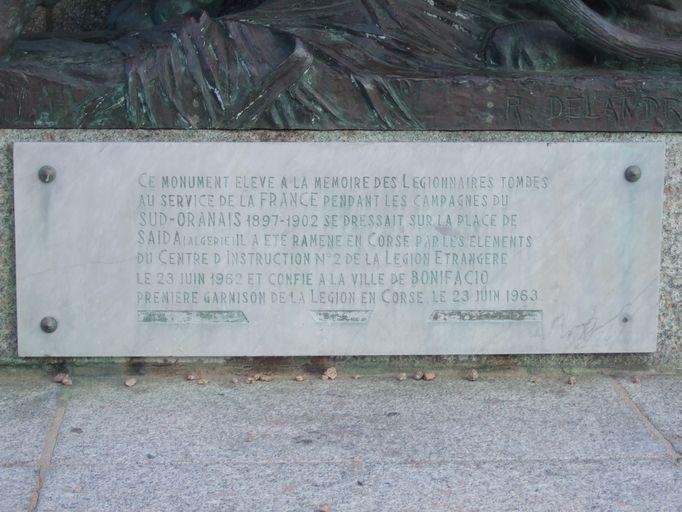 Plaque commémorative de l'histoire du monument.