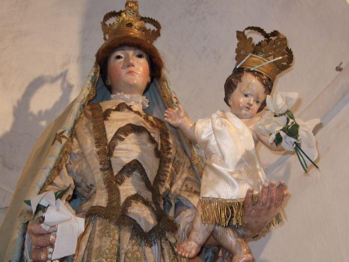 Détail : Buste de la Vierge et statue de l'Enfant Jésus.