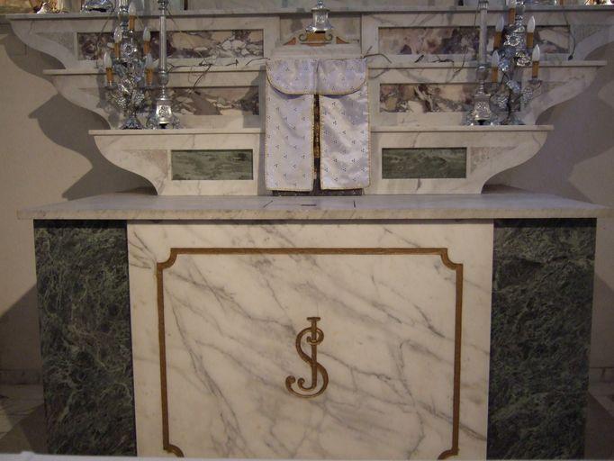 Vue d'ensemble de l'actuel maître-autel, initialement autel dédié à saint Joseph, provenant de l'église conventuelle Saint-François.