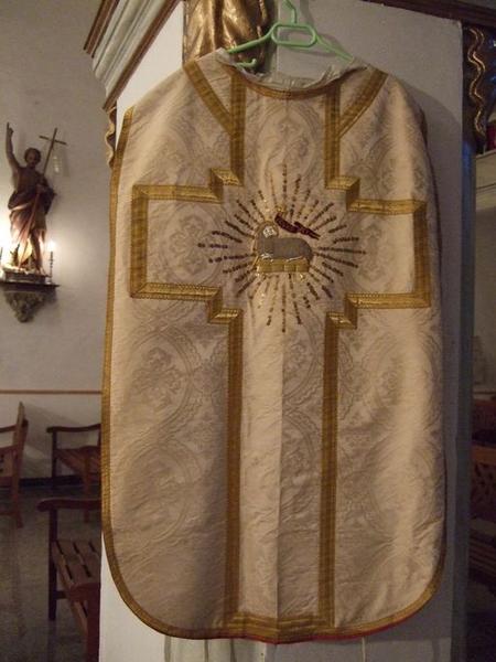 Chasuble, étole, manipule (ornement blanc) (No 1)