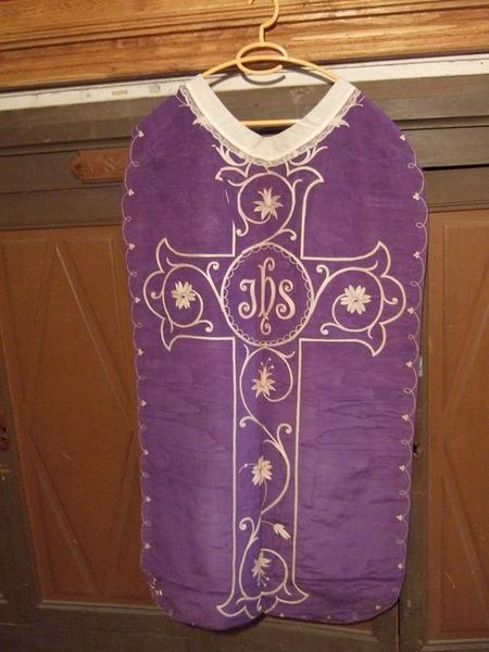Voile de calice, chasuble, étole (ornement violet)