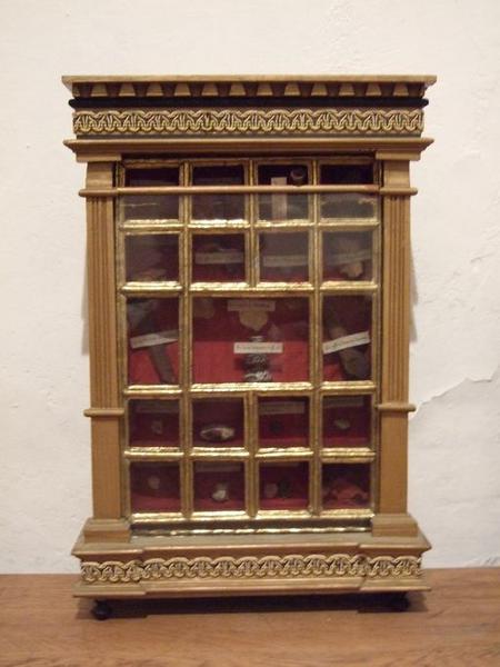 Armoire à reliquaires