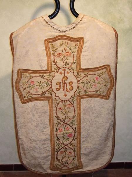 Chasuble (ornement blanc) (No 10)