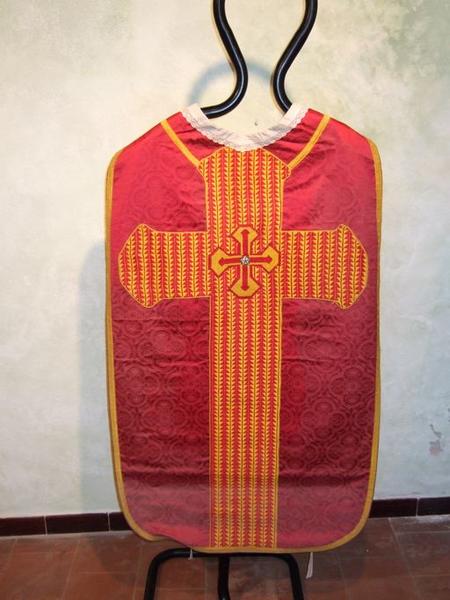 Chasuble, étole, manipule (ornement rouge) (No 4)