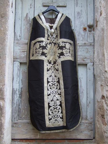 Chasuble, étole (ornement noir)