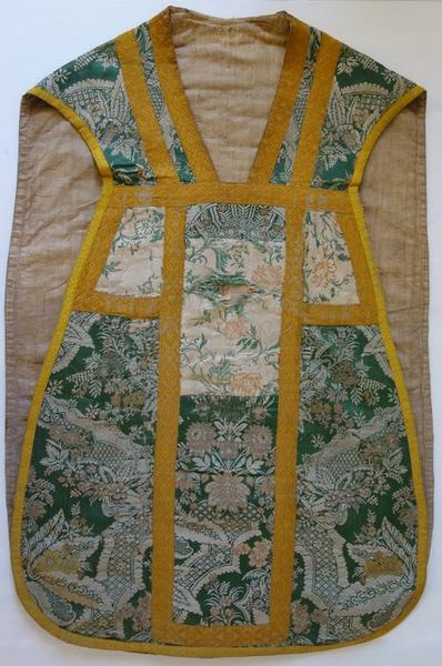 Vue d'ensemble de face de l'autre chasuble.