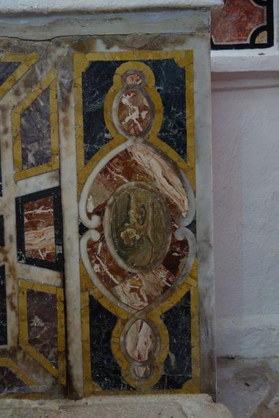 Détail de l'un des motifs latéraux de l'autel. - © Collectivité Territoriale de Corse
