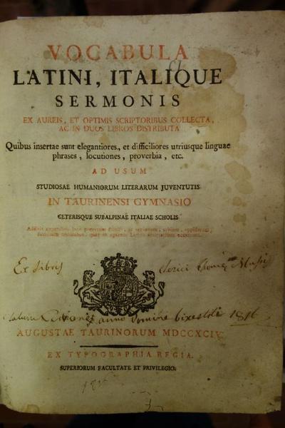 Livre : Vocabula Latini, Italique sermonis ex aureis, et optimis scriptoribus collecta, ac in duos libros distributa, quibus insertae sunt elegantiores, & difficiliores utriusque linguae phrases, locutiones, proverbia, &c. ad usum studiosae humaniorum literarum juventutis in Taurinensi gymnasio