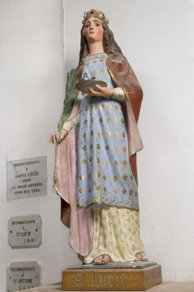 Vue d'ensemble de la statue de sainte Lucie.