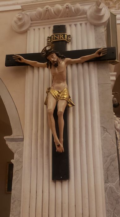 Statue : Christ en croix