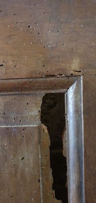 banc de fidèle, détail sanitaire