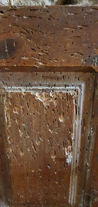 banc de fidèle, détail sanitaire