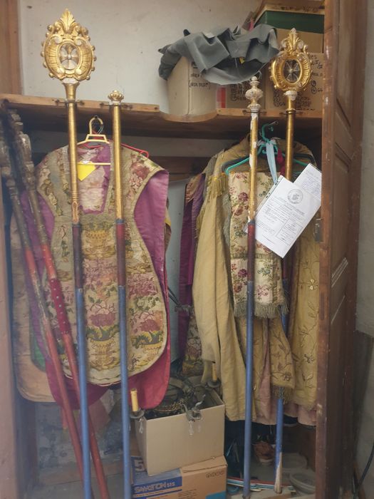 masses de procession (bâtons de procession) dites « piata »