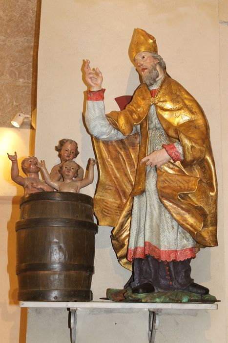 statue : Saint Nicolas et les enfants