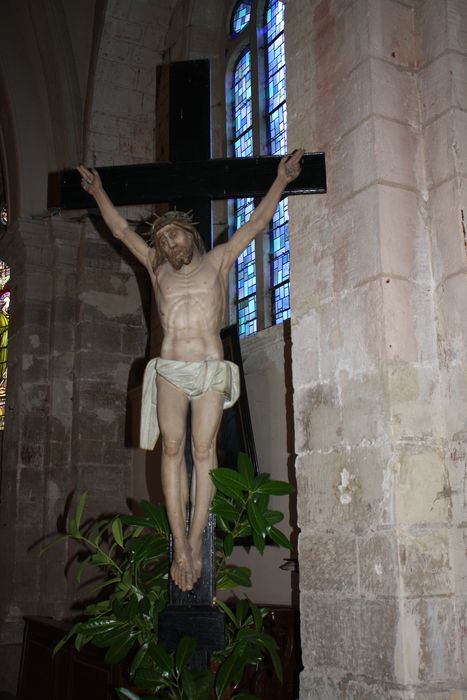 Statue : Christ en croix