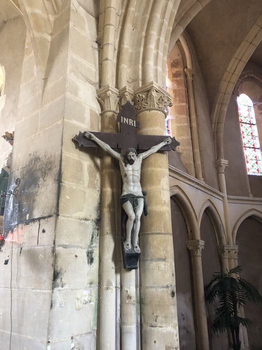 Statue : Christ en croix