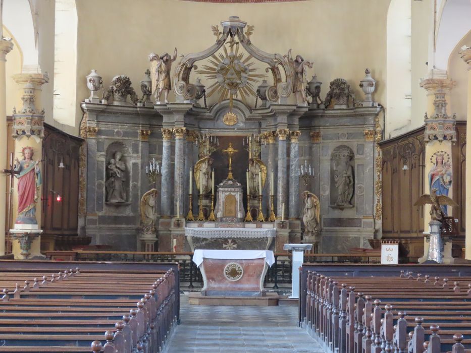 maître-autel, tabernacle, retable, dais d'autel (baldaquin), statues : Anges thuriféraires, Vierge à l'Enfant et saint Rémi