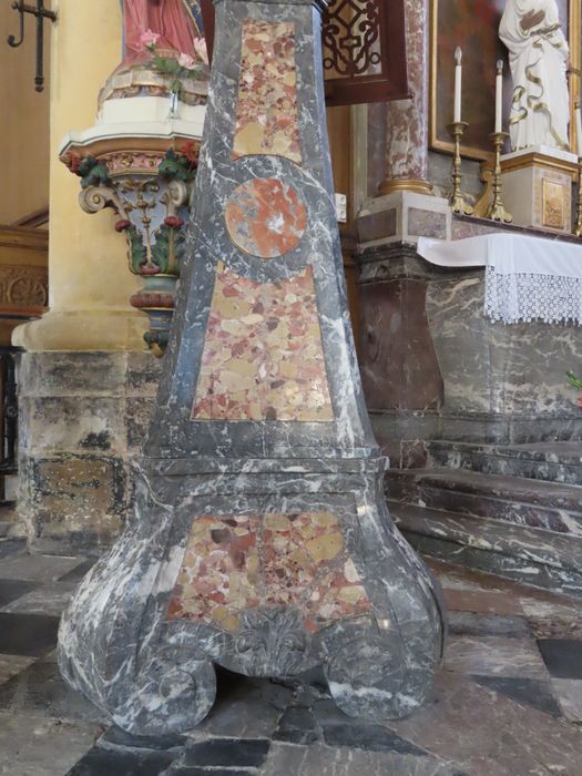 lutrin (aigle-lutrin), détail