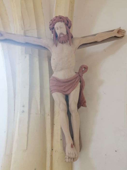 statue : Christ en croix