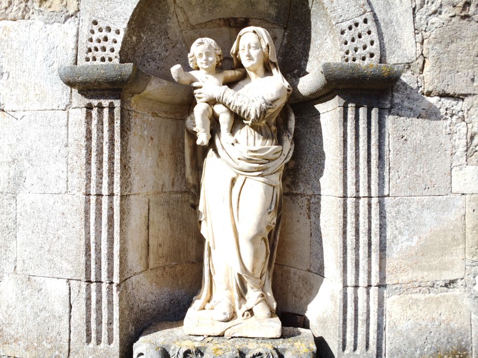 statue : Vierge à l'Enfant