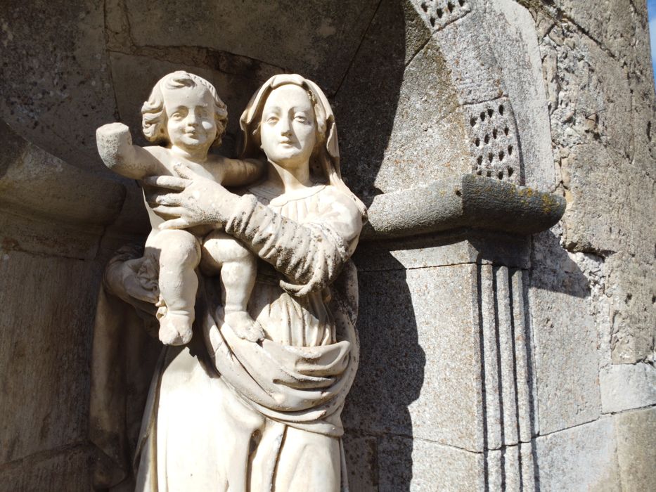 statue : Vierge à l'Enfant, vue partielle