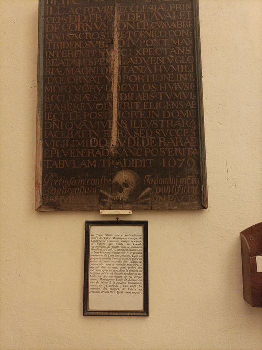 plaque funéraire de François Ier de la Valette-Cornusson, évêque de Vabres - © Ministère de la Culture (France), Collectif Objets – Tous droits réservés