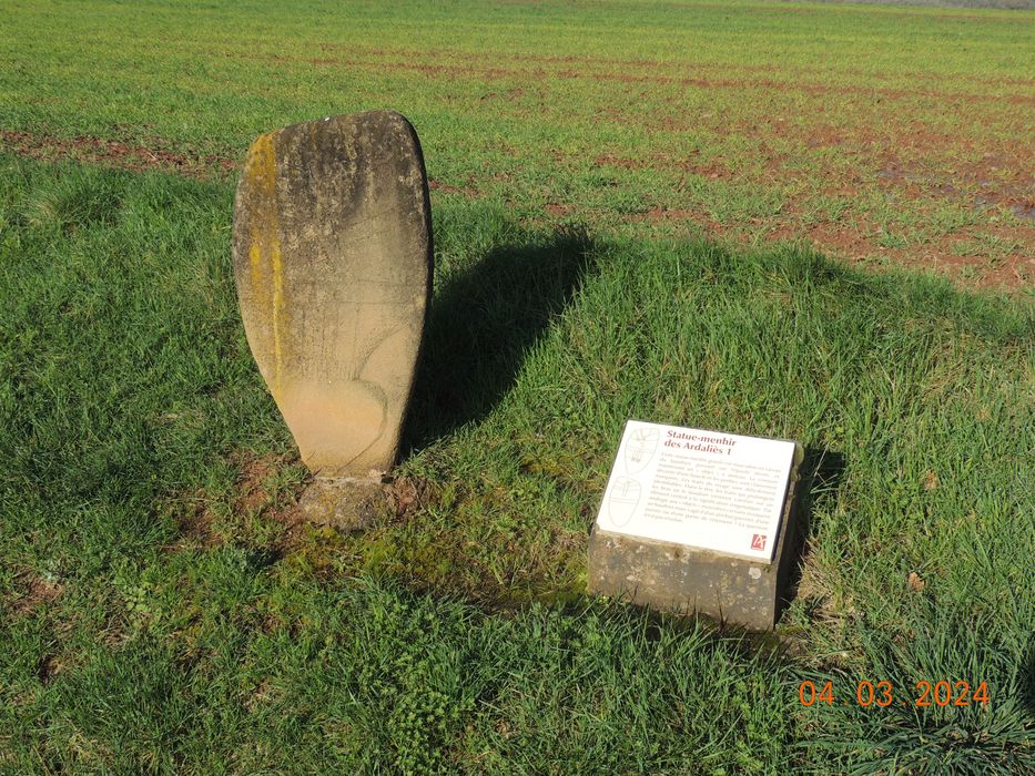 statue-menhir des Ardaliès 1