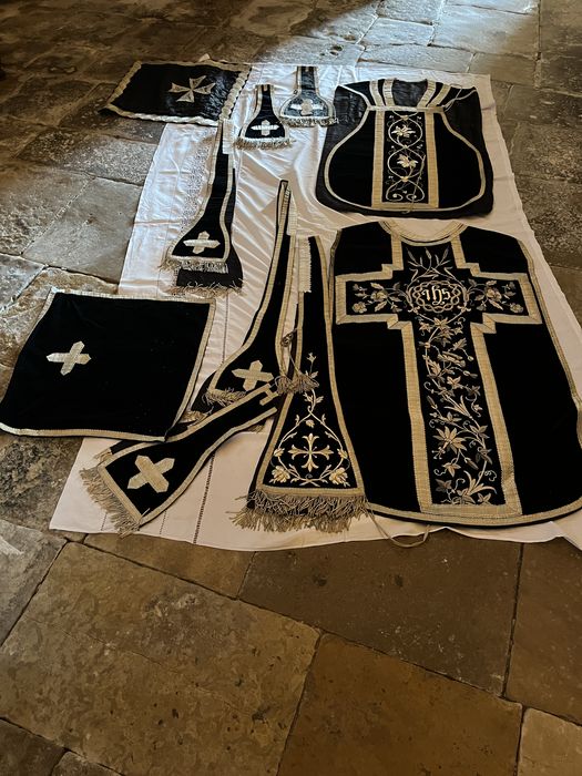 chasubles, manipules, étoles, voiles de calice (ornement vert)