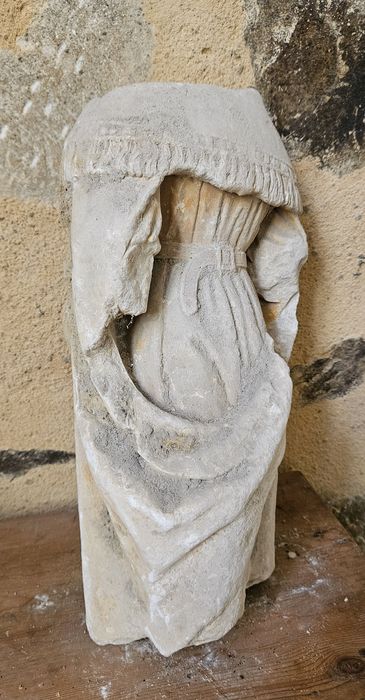 statue (fragment d’un personnage d’une mise au tombeau)