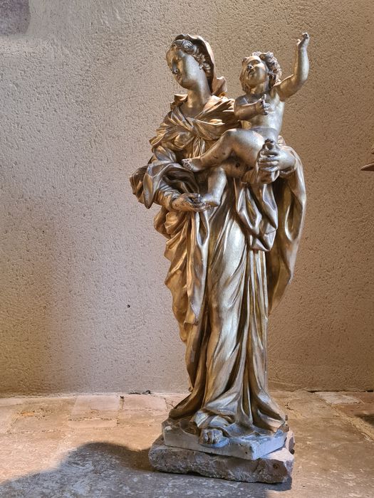 statue : Vierge à l'Enfant