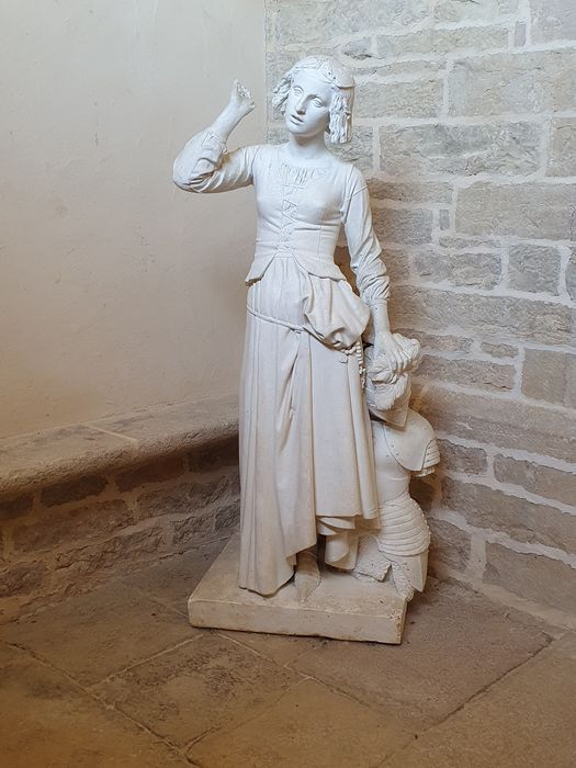 statue : Jeanne d'Arc écoutant ses voix