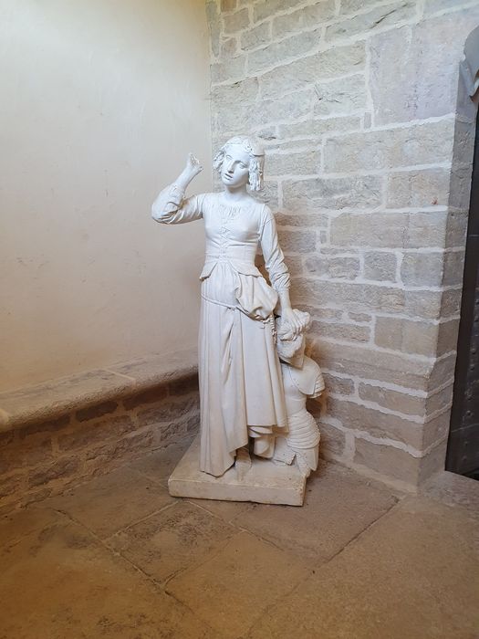 statue : Jeanne d'Arc écoutant ses voix