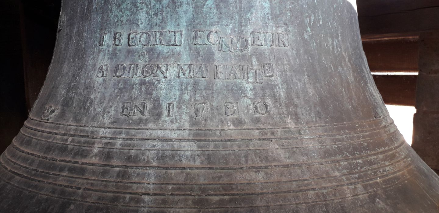cloche, détail de l’inscription