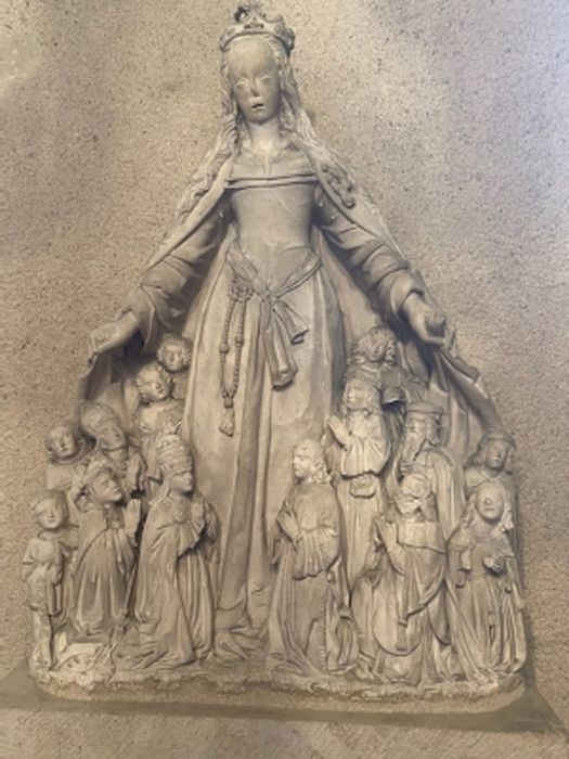 groupe sculpté : Vierge de miséricorde